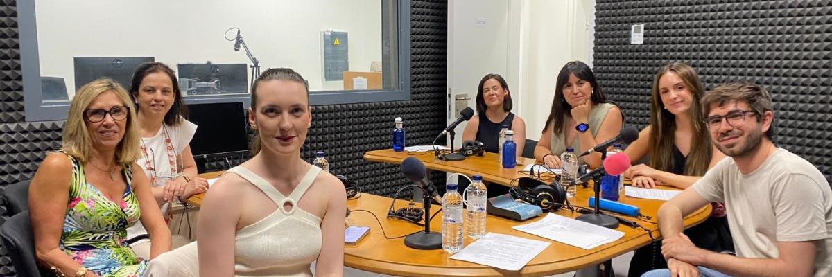 Actividades de la Biblioteca. Nuevo episodio en podcast Primera Planta (estudiantes egresadas de Marketing cuentan su experiencia) y exposición sobre desinformación