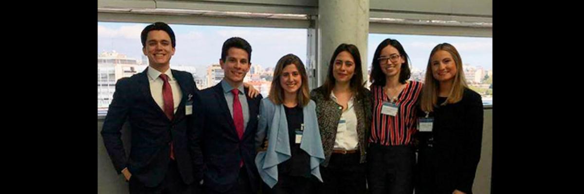 Imagen de portada: Alumnos participantes en XI Moot Madrid