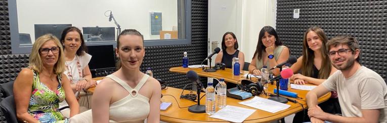 Actividades de la Biblioteca. Nuevo episodio en podcast Primera Planta (estudiantes egresadas de Marketing cuentan su experiencia) y exposición sobre desinformación