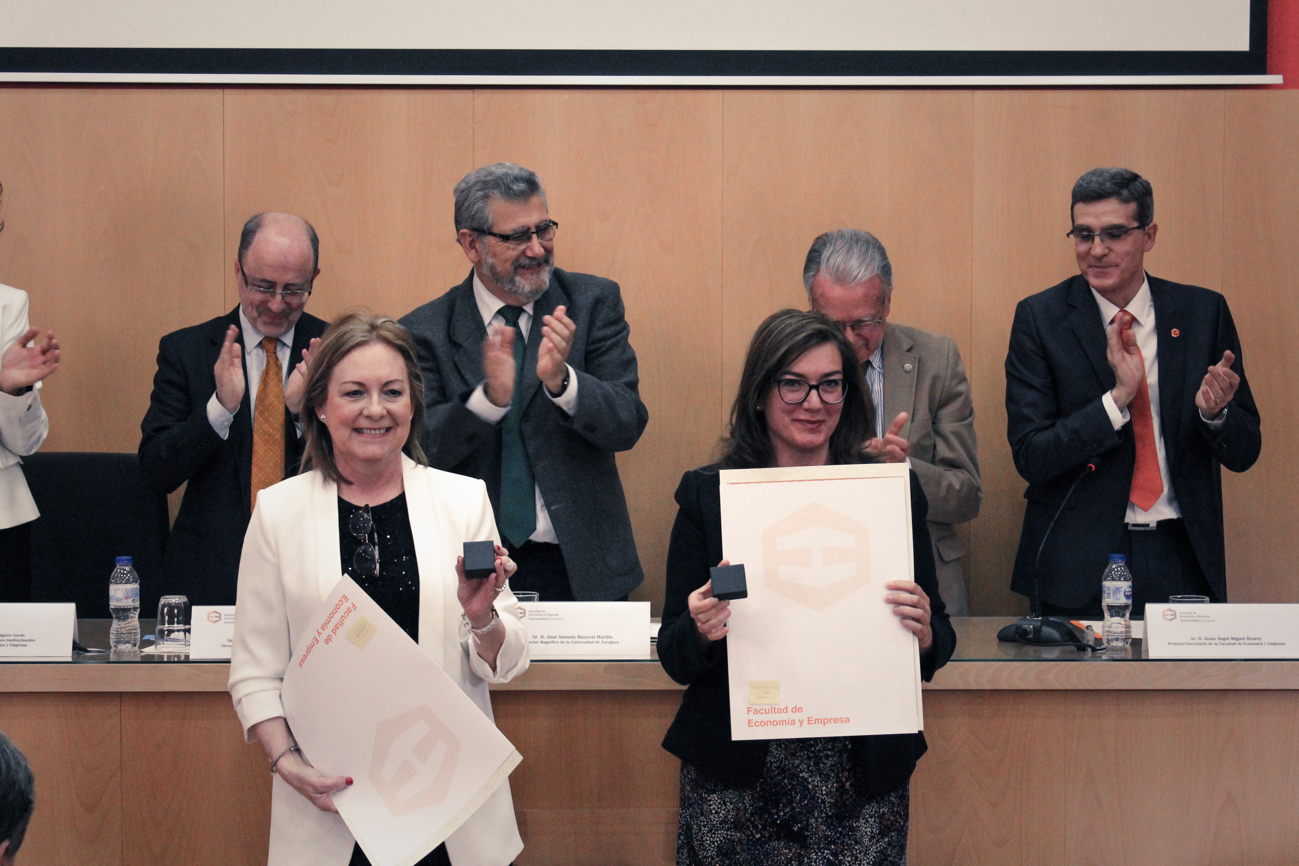 Insignia de honor 2019 a la Asociación de Directivas de Aragón y a la Asociación Aragonesa de Mujeres Empresarias y Profesionales